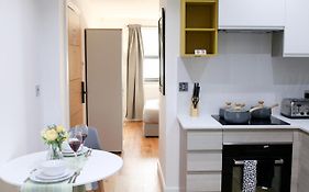 Deluxe And Modern Studio Apartment In Sydenham